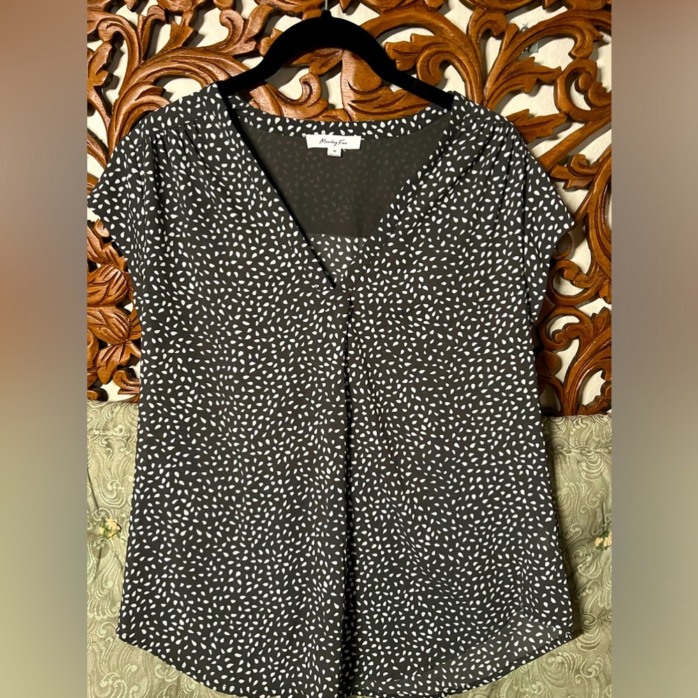 Monday Fun gray teardrop  dot blouse size M